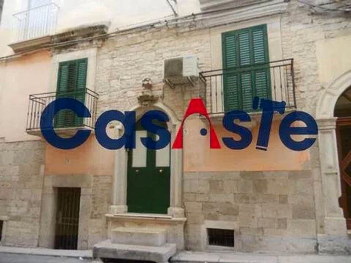 Appartamento trilocale in vendita in Via Federico Ii Di Svevia, Centro Storico, Andria