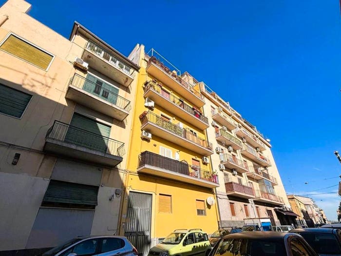 Appartamento trilocale in vendita in Via Vezzosi, Picanello, Catania