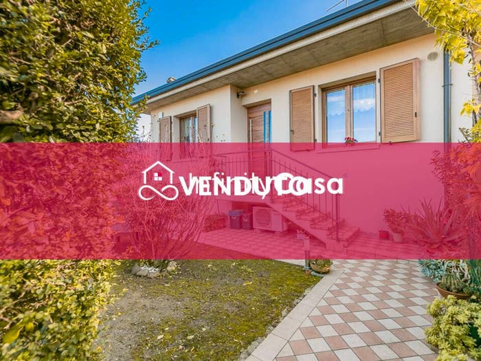 Casa quadrilocale in vendita in Via Bergamini, Centro, Peschiera del Garda