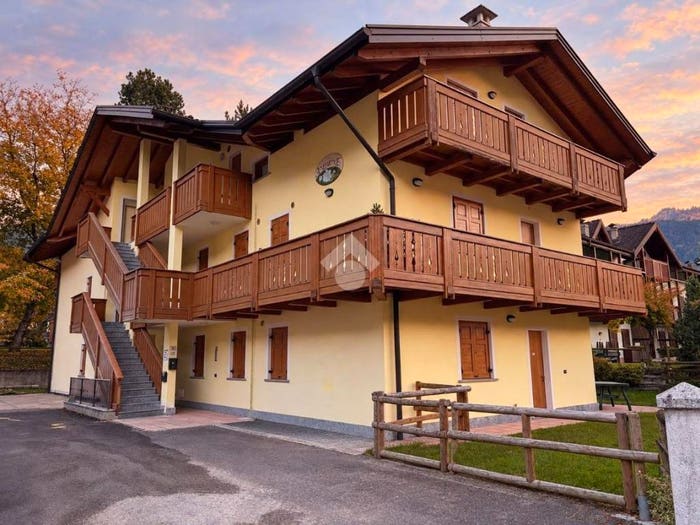 Appartamento trilocale in vendita in Via dei Campi, Carisolo