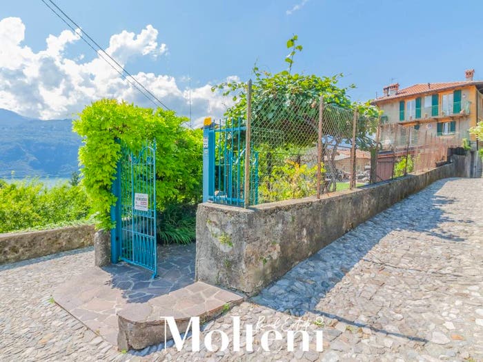 Casa quadrilocale in vendita in Via S Michele, Lierna