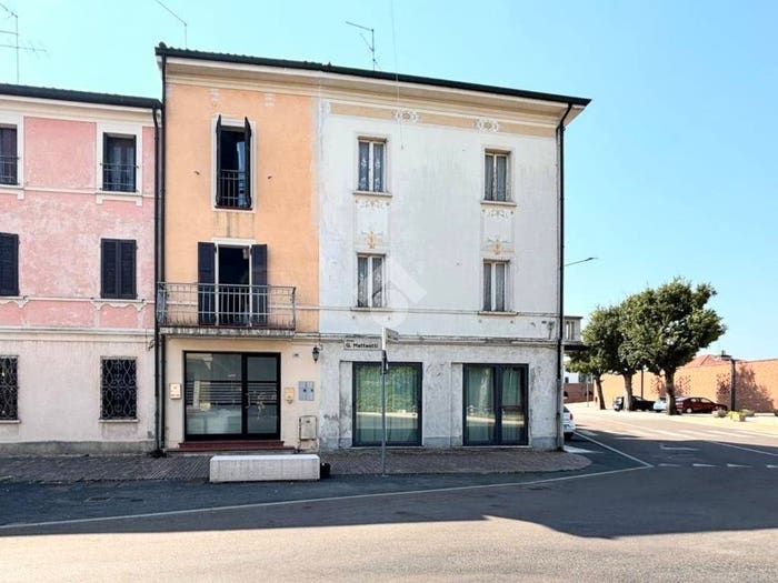 Appartamento quadrilocale in vendita in Piazza Giacomo Matteotti, Centro, Pegognaga