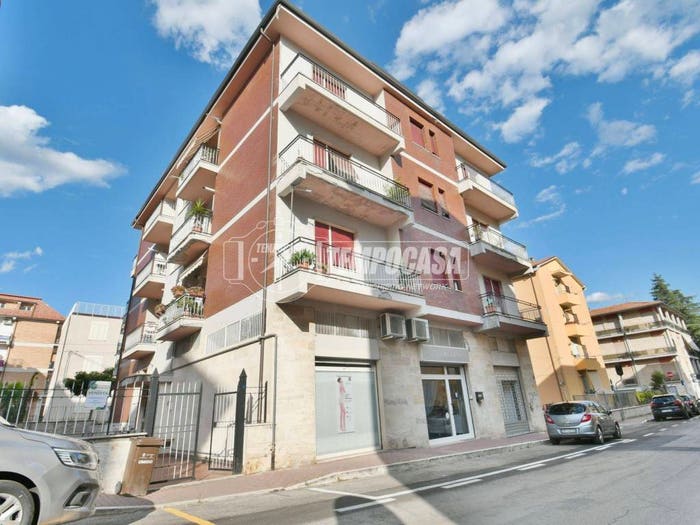 Appartamento quadrilocale in vendita in Via Gioacchino Rossini, Ascoli Piceno