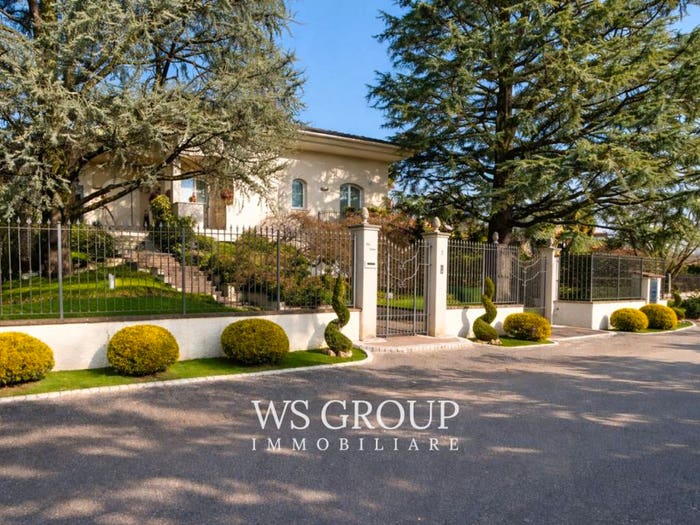 Casa con 6 locali in vendita in Via San Eurosia, Campofiorenzocalifornia, Casatenovo
