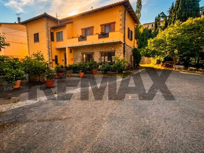 Casa con 6 locali in vendita in VIA IV NOVEMBRE, Strada, Castel San Niccolò