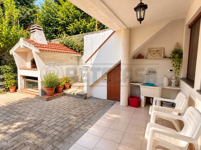 Casa con 6 locali in vendita in Via Palestro, Centro, Massa
