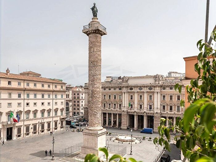 Casa trilocale in vendita in Via della Colonna Antonina, Montecitorio, Roma