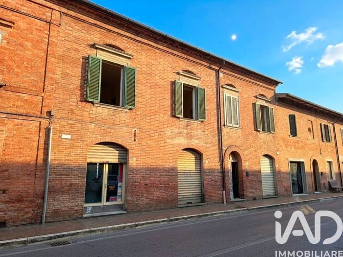 Casa con 6 locali in vendita in Via della Resistenza, Abbadia, Montepulciano