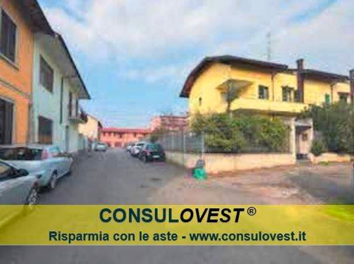 Casa con 6 locali in vendita in Via Febbraio, Centro, Arluno