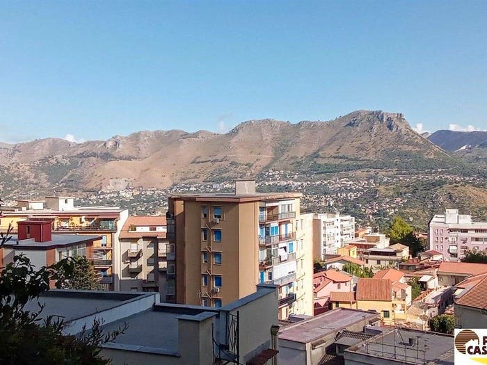 Appartamento trilocale in vendita in Via Pietro Novelli, Centro, Monreale