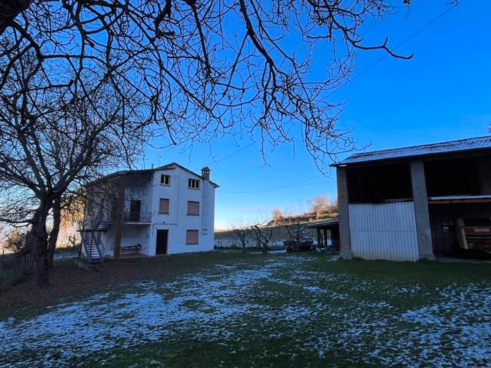Casa quadrilocale in vendita in Leggio, Leggio Ferré, Bettola