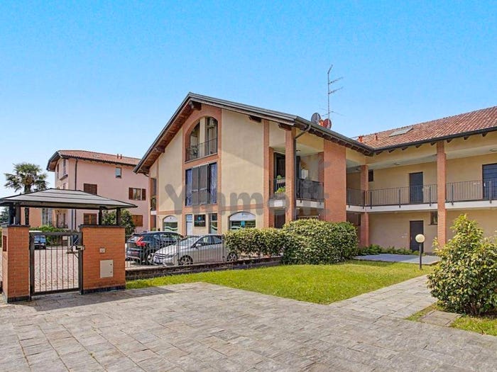 Appartamento trilocale in vendita in Via Roma, Centro, Castronno