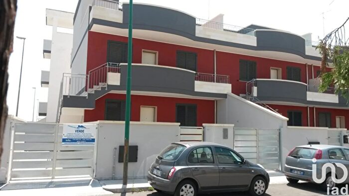 Casa con 6 locali in vendita in Via Costa, Surbo