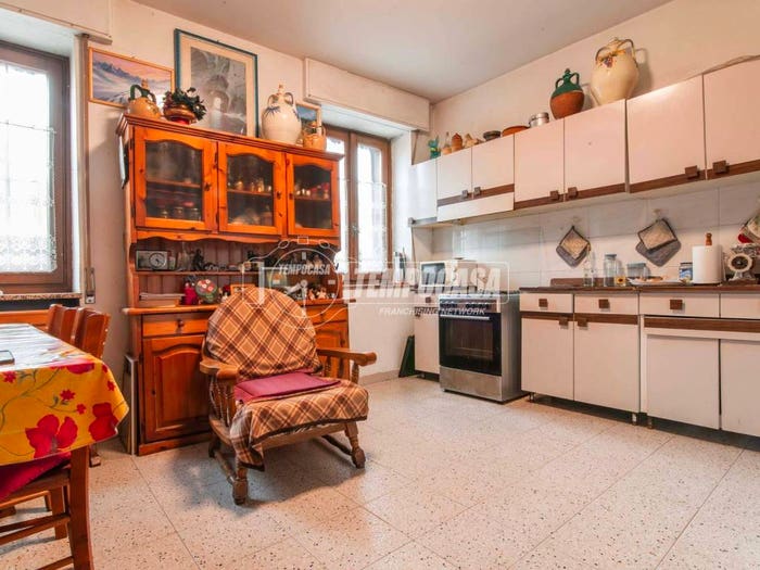Appartamento trilocale in vendita in Via Indipendenza, Fenegrò