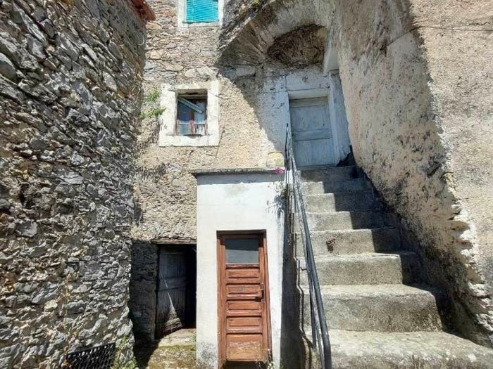 Casa con 6 locali in vendita in Via Fiume, Castelbianco