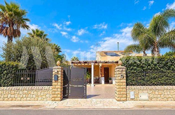 Casa con 6 locali in vendita in Via Rosario Livatino, Pozzallo
