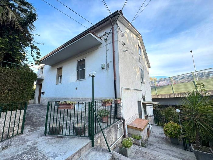 Appartamento quadrilocale in vendita in Via Francesco De Sanctis, Vazzieri, Campobasso