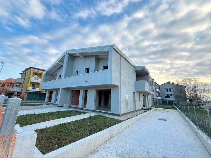 Casa con 5 locali in vendita in via gozzi, Centro, Pontelongo