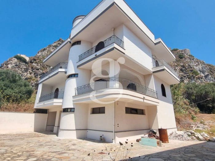 Casa quadrilocale in vendita in Via Grotta Polifemo snc, Centro, Milazzo