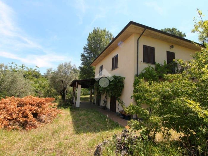 Casa quadrilocale in vendita in Strada della Lavandara, Mompeo