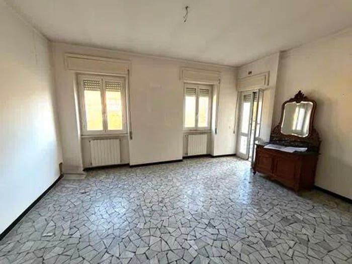 Appartamento con 5 locali in vendita in Piazza Roma SNC, Centro, Aulla