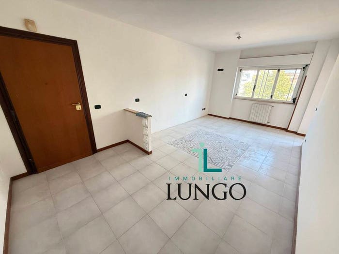 Appartamento con 5 locali in vendita in Viale Niccolò Paganini, Q, Latina