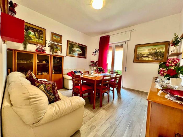 Appartamento quadrilocale in vendita in Via Pola, Desenzano Centro, Desenzano del Garda