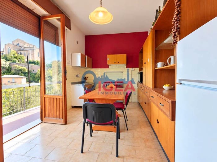 Appartamento con 5 locali in vendita in Largo Sassetta, Ravacciano, Siena