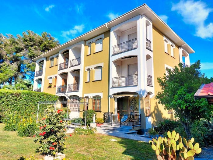 Appartamento trilocale in vendita in Via Generale Ardoino, Centro, Diano Marina
