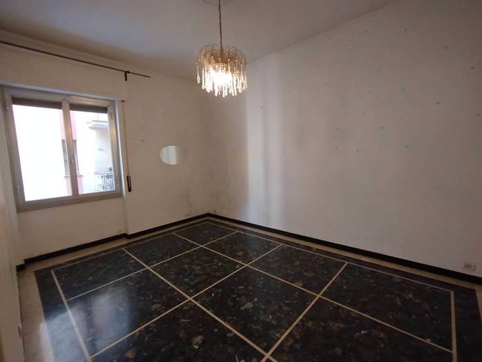 Appartamento quadrilocale in vendita in Bolzaneto, Genova