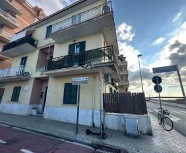 Appartamento quadrilocale in vendita in Via Flavia, Centro, Ladispoli