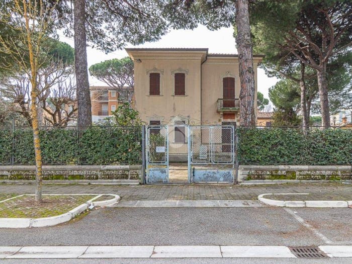 Casa con 6 locali in vendita in Viale dei Mille, Cesenatico Levante, Cesenatico