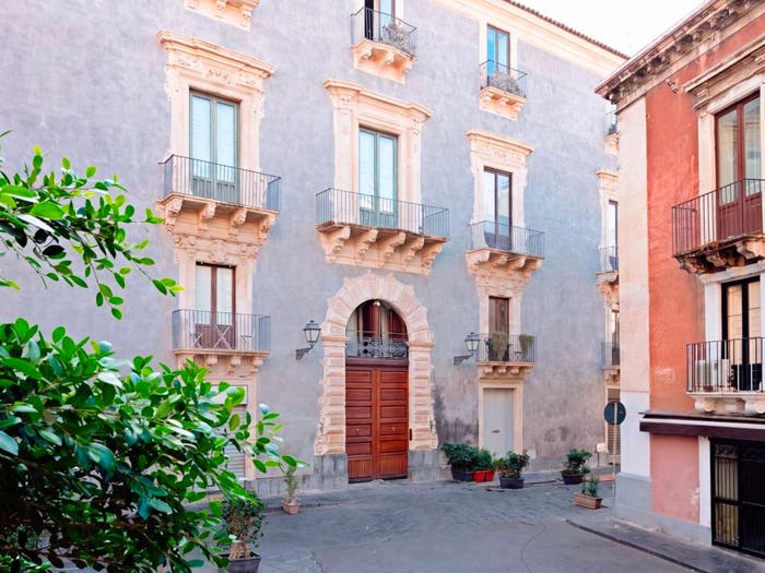 Appartamento con 5 locali in vendita in Piazza Ogninella, Centro Storico, Catania