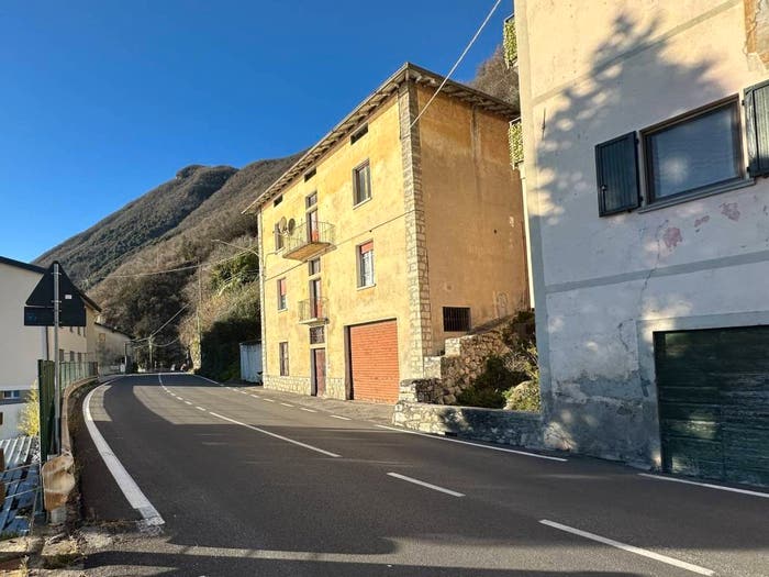 Casa con 6 locali in vendita in Strada Provinciale Sebina Occidentale, Parzanica