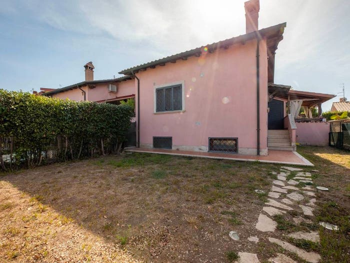 Casa quadrilocale in vendita in Via Giovanni Becatti, Ostia Antica, Roma