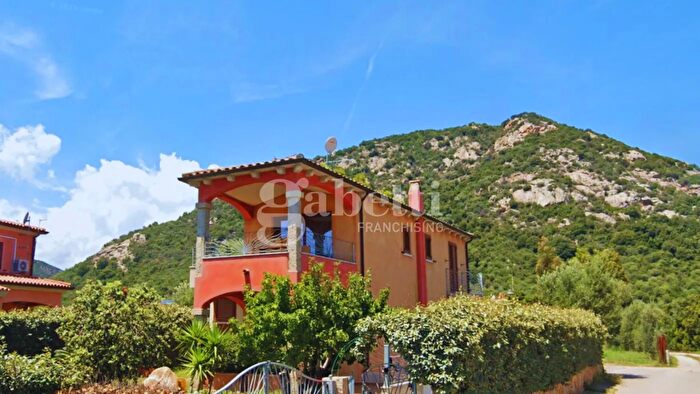 Appartamento trilocale in vendita in Località l'Alzoni Via Luigi Einaudi Snc, San Teodoro