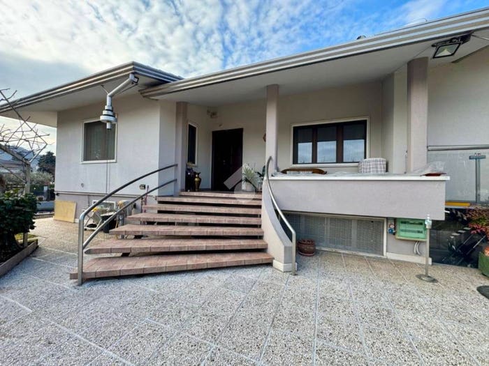 Casa con 5 locali in vendita in Via dei Granatieri, Centro, Malo