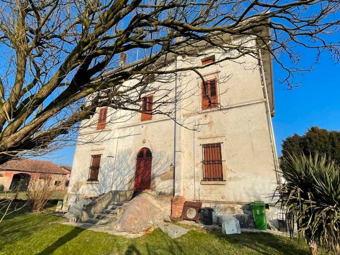 Casa con 6 locali in vendita in Via Vittorio Veneto, Centro, Sorgà