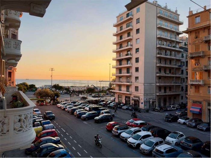 Appartamento con 6 locali in vendita in Via Casaregis, Foce, Genova