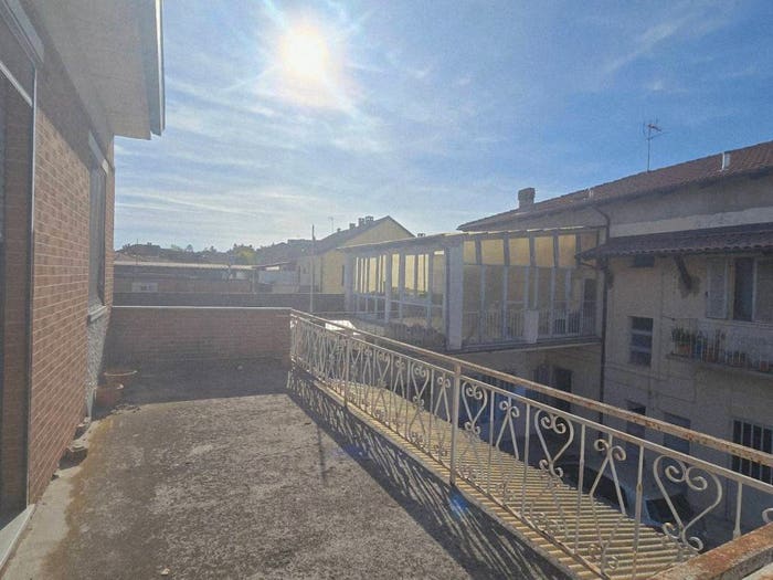 Casa quadrilocale in vendita in Via Giovanni Abbate, Centro, Castagnole delle Lanze
