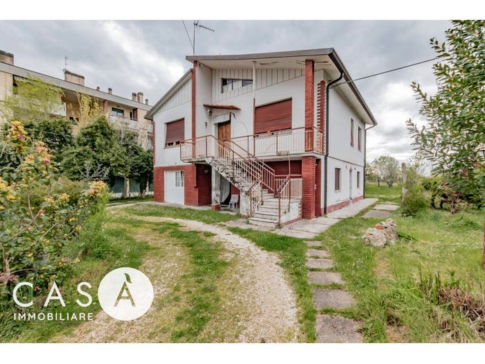 Casa quadrilocale in vendita in Vecchiazzano Ospedale, Forlì