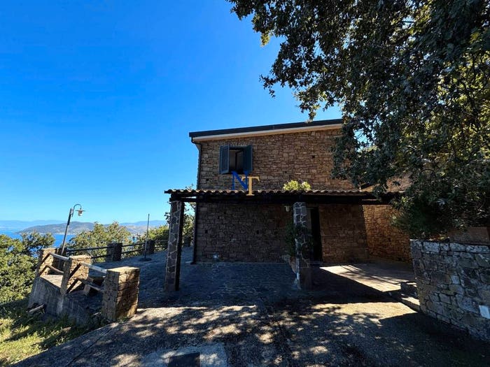 Casa con 6 locali in vendita in Licosa, Castellabate