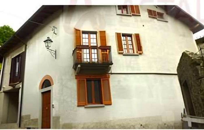 Appartamento trilocale in vendita in Via Pietro Fioroni, Lasnigo