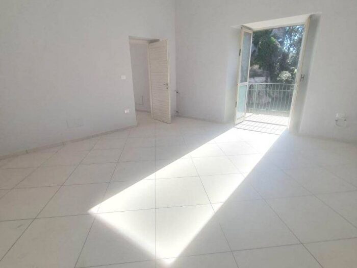 Appartamento quadrilocale in vendita in Via Santa Croce, Somma Vesuviana
