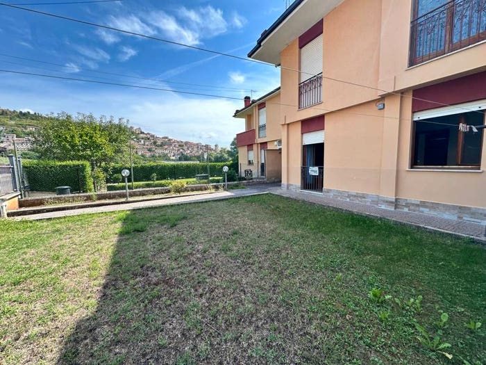 Appartamento trilocale in vendita in Via Erbosa, Centro, Scurcola Marsicana