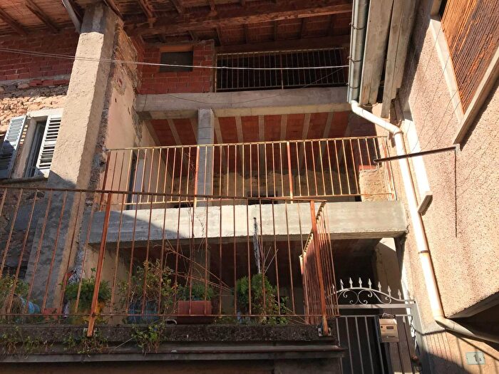 Casa in vendita in Cuasso Al Monte