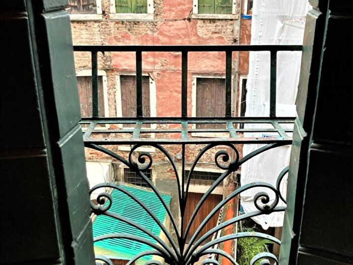 Appartamento con 5 locali in vendita in Calle San Zuane, Santa Croce, Venezia
