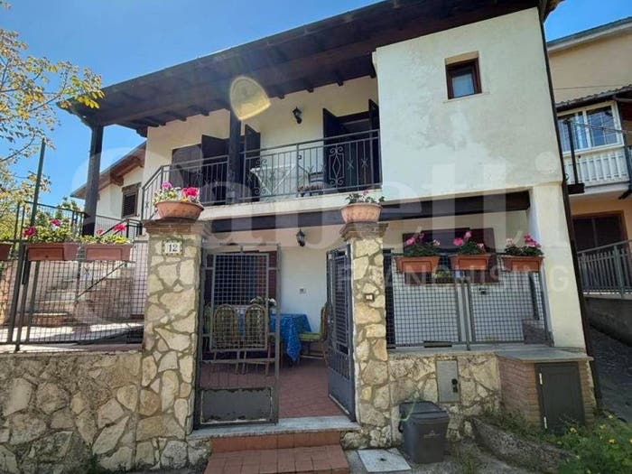 Casa con 5 locali in vendita in via ruva snc, Centro, Pescorocchiano