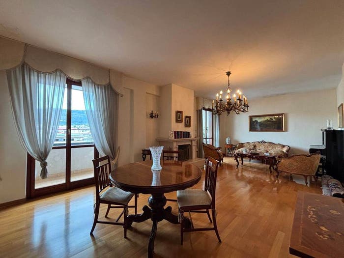 Appartamento con 5 locali in vendita in via Salvo D'Acquisto, Petrarelle, Caserta