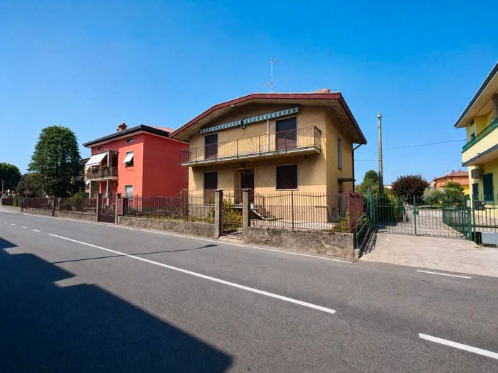Appartamento trilocale in vendita in Via Roma, Scano Al Brembo, Valbrembo